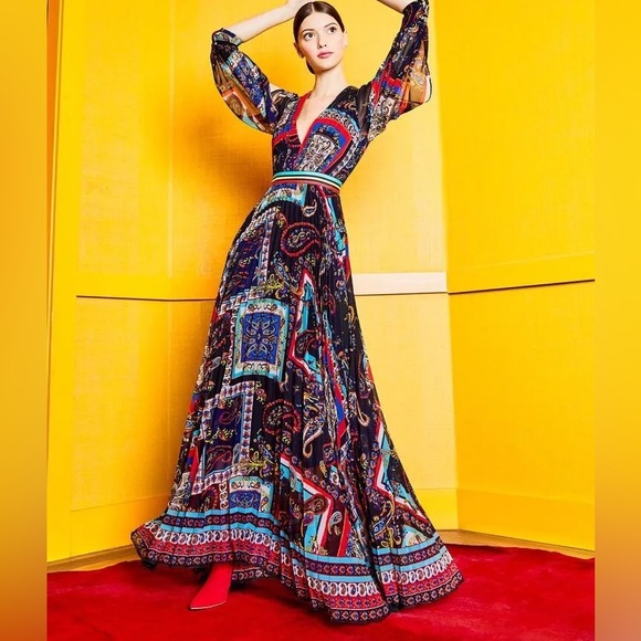 Alice + Olivia Dresses & Skirts - Alice + Olivia Cheney Pleated Maxi Dress